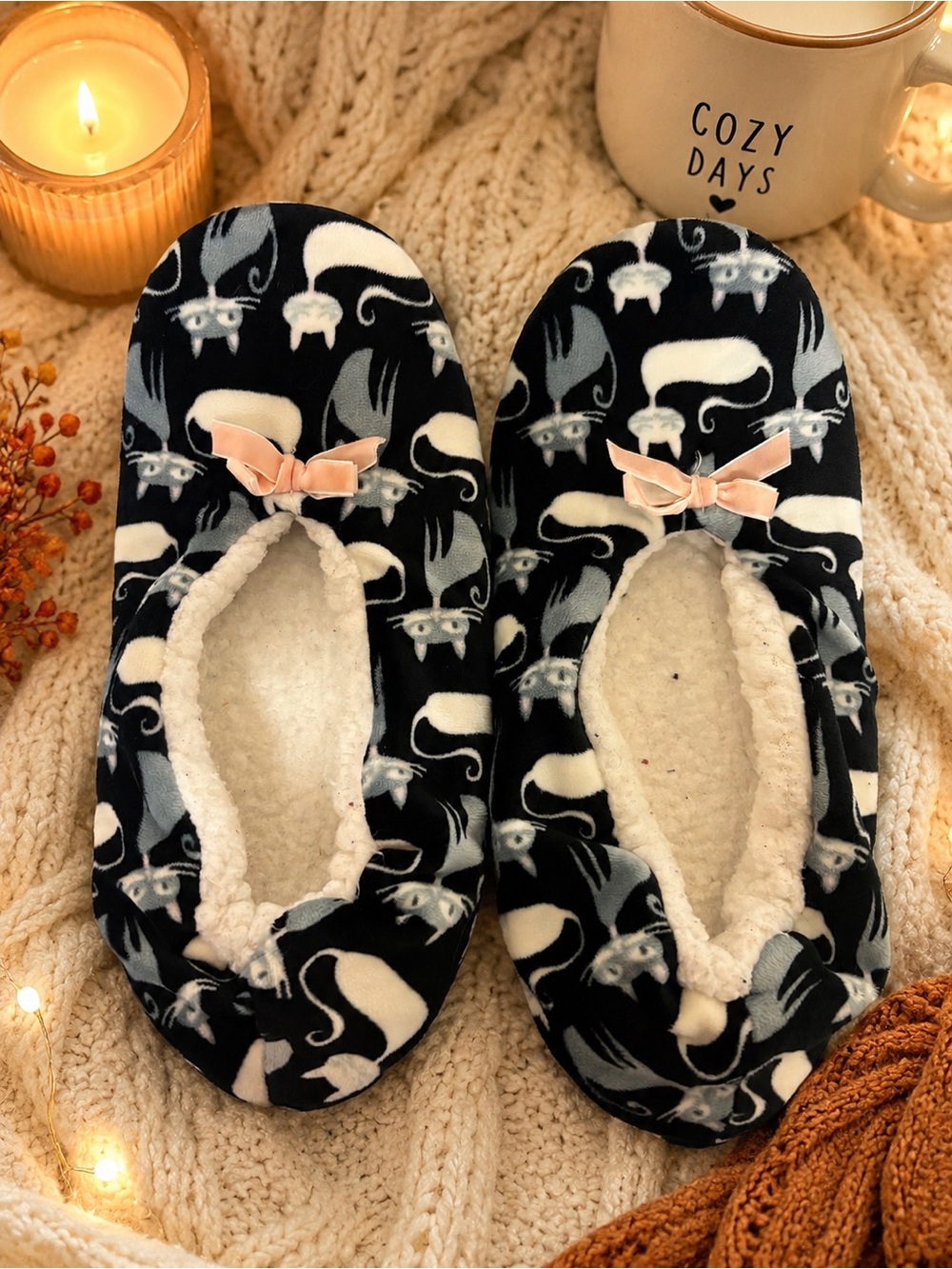 Black Cat-Print Cozy Slippers with Pink Bow (L 9-10)